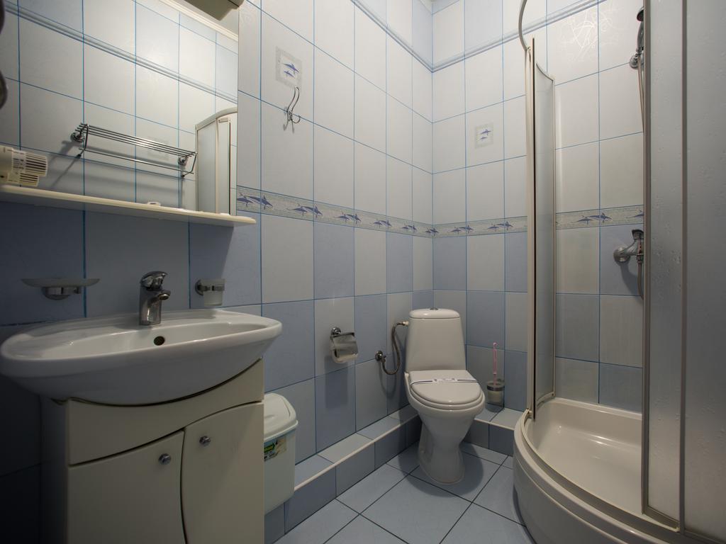 Gala Hotel Kamianets-Podilskyi Room photo